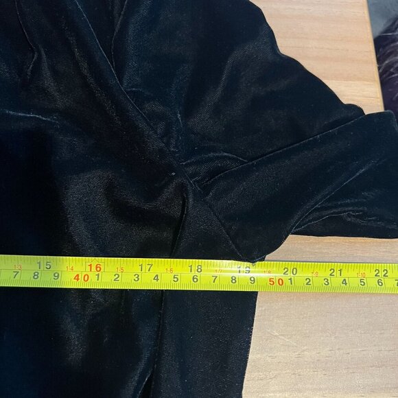 Lauren Ralph Lauren Black Label Velvet Top Sz 6 Black Plunging V Neck - Picture 9 of 10